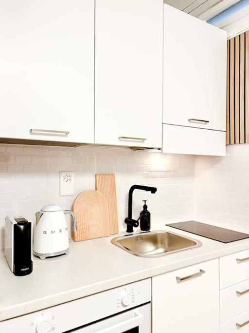 Bright Tiny Studio - Shared Pool & Sauna - Free Parking - Air Condition Muralto Exterior photo
