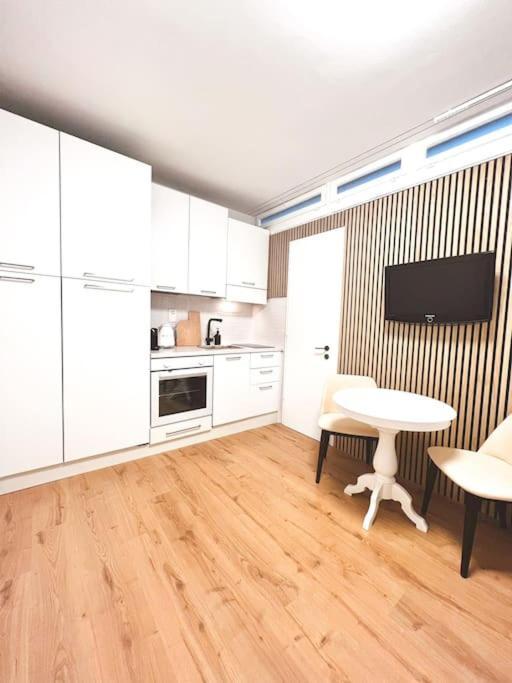 Bright Tiny Studio - Shared Pool & Sauna - Free Parking - Air Condition Muralto Exterior photo